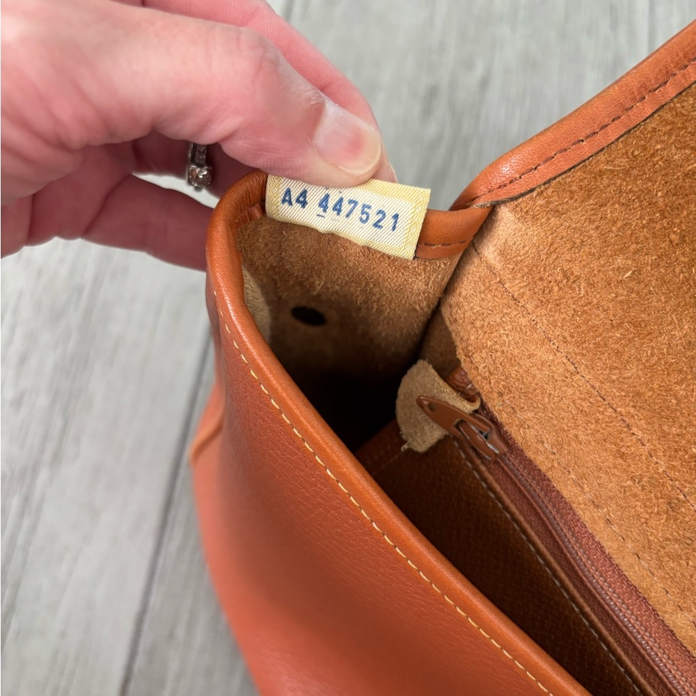 Dooney & Bourke bag - vintage in beautiful cognac leather. EUC. - Picture 11 of 14